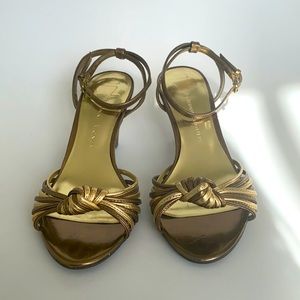 90s inspired brown heels